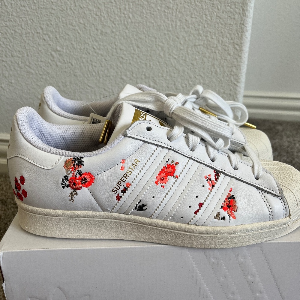 Adidas superstar exclusive neon floral embroidered new with tags womens 7.5